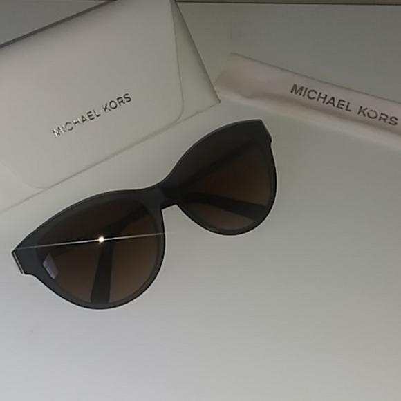 Michael Kors Sunglasses in excellent condition - Picture 2 of 7